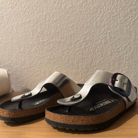Birkenstock Gizeh Big Buckle Metallic Silver Leather Regular Width - Picture 1 of 5